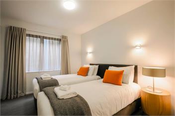 2BR/2BA Terrace Apt - Great Location & Amenities - Queenstown