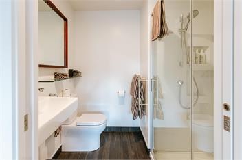 Korari House | Lake Views | Close to Town Centre | Sleeps 10 - Wanaka