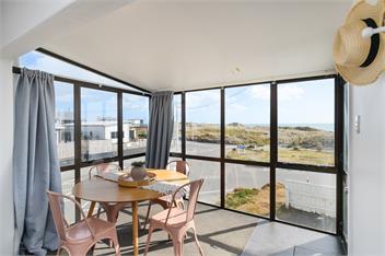 Beachfront Apartment - Foxton Beach