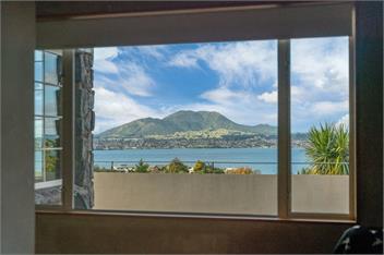 Tauhara Sunrise - Spa pool with Mountain & Lake views! - Taupo