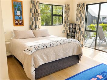 Sunny Matarangi Beach House -