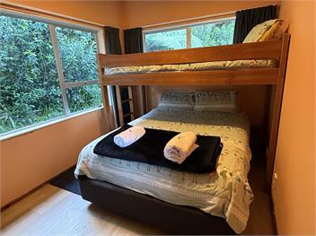 Rose's Kaiteriteri Bach - 