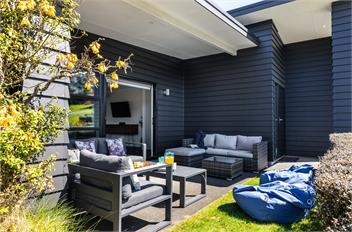 Riverside Retreat - spa pool, table tennis, riverside! - 