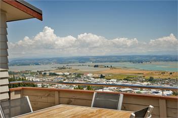 'Commodore' - Nelson Sea View Holiday Home - Nelson