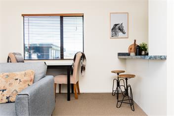 Cottage on Equestrian Estate - Hastings