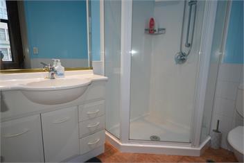 LARGE CITY CBD APARTMENT (VIC12) - Wellington