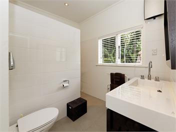 Piha Log Cabin - Auckland 