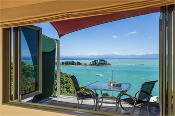 'Harbour View - One' - Nelson Waterfront Apartment - Nelson