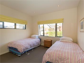 Modern Lake Haven (Bachcare) - Wanaka