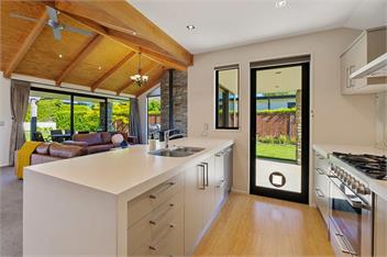 Roys Bay Lodge (Bachcare) - Wanaka