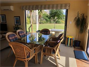 "Three Fishes" Boutique Holiday Home - Coopers Beach