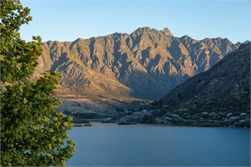 Queenstown Remarkable Lake & Mountain Views - Queenstown