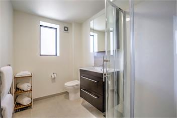 Lake View Villa (Bachcare) - Queenstown