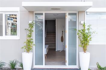 Chic Exec Apart w/Free Parking, Wifi & Netflix - Auckland 1071