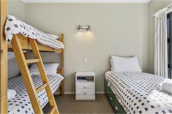 Spacious Lakefront Escape - Taupo