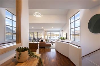 Livin' on Lake Time | Waterfront Accommodation - Queenstown