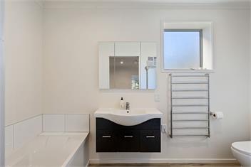 Beachfront Favourite (Bachcare) - Foxton Beach