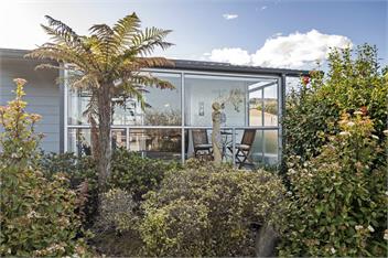 Kinder Cottage - Taupo - Private fully fenced back yard, close to shops - Taupo