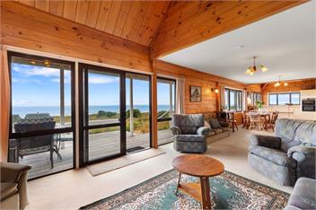 Sunny Seas Papamoa Beachfront Retreat - Papamoa