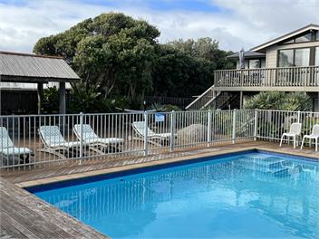 Seabreeze @ Longshore: heated pool + spa + tennis court + beach - Waikanae Beach