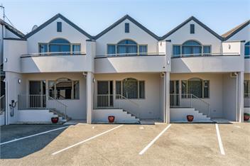 Sun and Swim (Bachcare) - Taupo