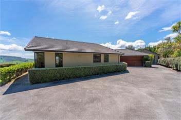 Scenic Solitude - Spa-pool, Lake and Mountain Views - Taupo