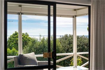 Onemana Retreat - Self contained unit with Outdoor Bath and Sea Views! - Whangamata