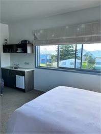 Hosts on the Coast Reel Escape on Banks - Cooks Beach