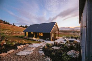 Ranger's Retreat | Stunning Mountain Views | Rural Location | Outdoor Fireplace - Wanaka