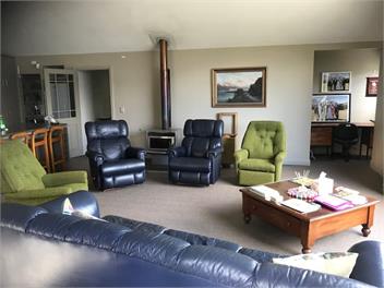 Stunning Lake and Mountain Views - Queenstown