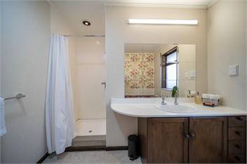 Matai by the Lake (Bachcare) - Te Anau