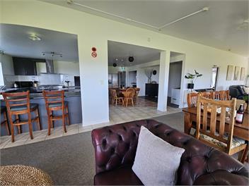 Hosts on the Coast Tui Hills - Katikati