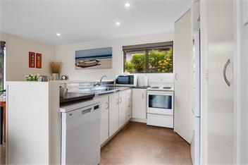 Sandy Feet Beach House - right across from Onemana Beach - 