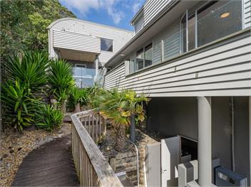 Ocean View Beach Beauty (Bachcare) - 
