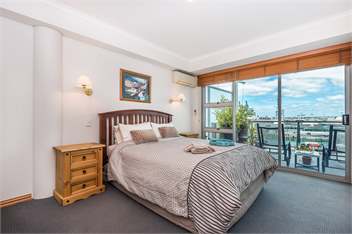 Waterfront Indulgence Voted BEST CITY APARTMENT - Auckland