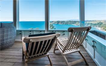 ONETANGI BELLE : Coast and Country - Waiheke Island, Auckland