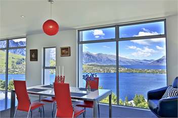Spectacular Panoramic Views 4 Bedroom House - Queenstown
