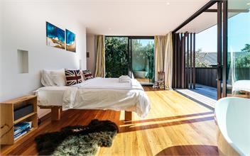 BOATSHED COVE : Coast and Country - Auckland