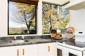 Cottage on Equestrian Estate - Hastings