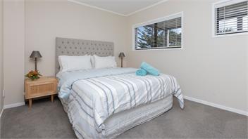 OMAHA HARBOUR VIEWS - Winter Special Rates Luxurious home overlooking golf course and inlet - Matakana