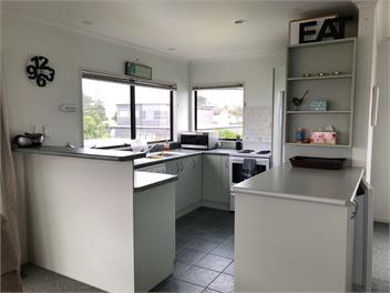 Mary Road 150m to beach, cafe, and surf club - Whangamata