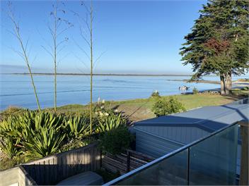 Rangiputa Absolute Beachfront -