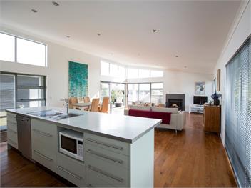 Waikanae Retreat (Bachcare) - Waikanae Beach