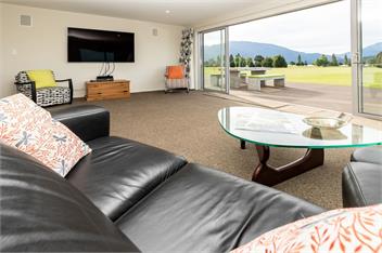 Poppa Pete's (Bachcare) - Te Anau