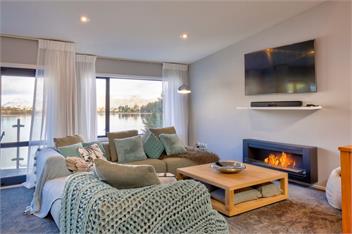 Central Water Views (Bachcare) - Queenstown