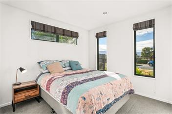 Relax on Snowberry (Bachcare) - Wanaka