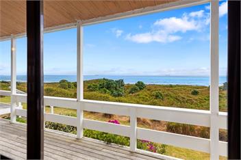 Sunny Seas Papamoa Beachfront Retreat - Papamoa