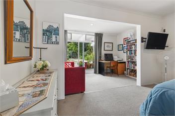 Lake Edge Holiday Home  .  - Rotorua