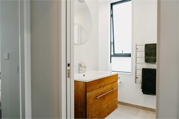 New townhouse, heart of city centre, 2 bed 2 bath, car park. - Christchurch