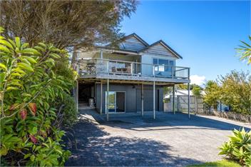 Surfdale Sunspot: Spa Escape Waiheke - Waiheke Island